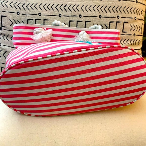 New Canvas & Pool Bag PRICE DROPPED - Picture 5 of 6